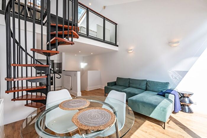 2 Bedroom Mews To Rent In Praed Mews, London, W2