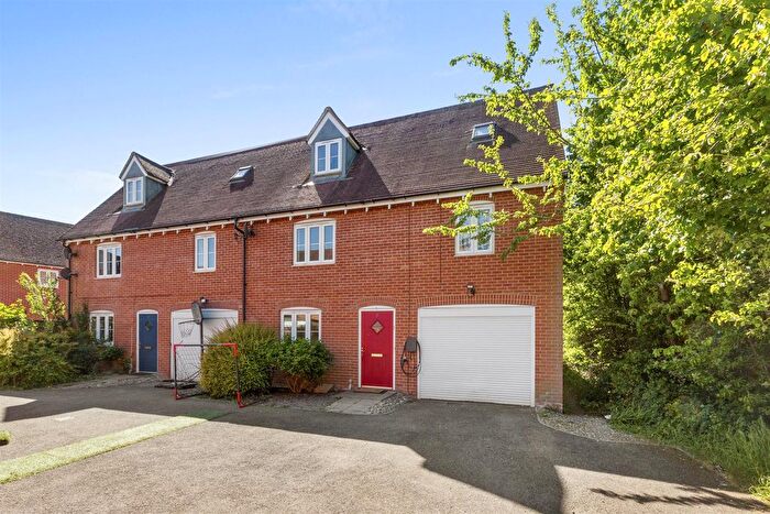 3 Bedroom Semi-detached House For Sale In Petronel Road, Aylesbury (No Chain), HP19