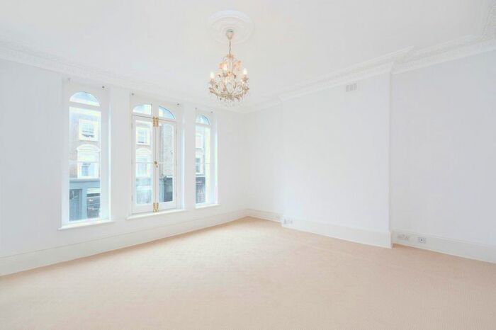 2 Bedroom Maisonette To Rent In Portobello Court, Westbourne Grove, London, W11