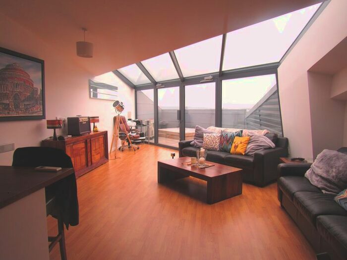 3 Bedroom Flat To Rent In Mann Island, Liverpool, L3