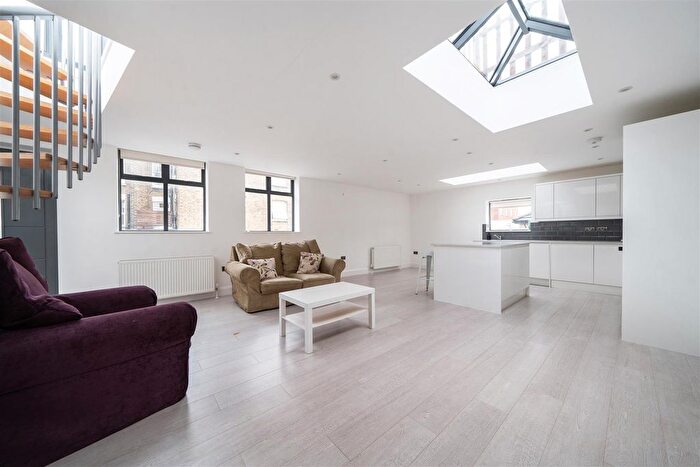 3 Bedroom Detached House To Rent In Edans Court, London, W12