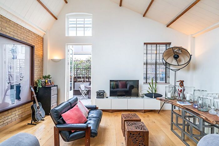 3 Bedroom Mews To Rent In Welmar Mews, London, SW4