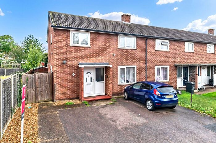 3 Bedroom End Of Terrace House For Sale In Hawthorn Way, Royston, SG8
