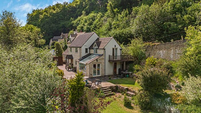 5 Bedroom Detached House For Sale In Hartley Bridge, Horsley, GL6