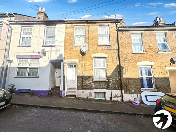 3 Bedroom Terraced House For Sale In Pagitt Street, Chatham, Kent, ME4