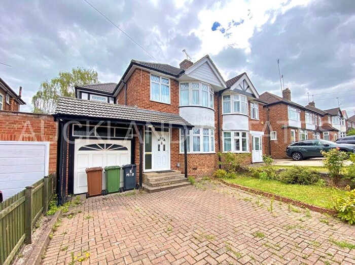 4 Bedroom Semi-Detached House To Rent In Mimms Hall Road, Potters Bar, EN6