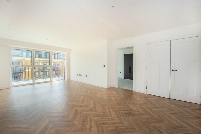 2 Bedroom Flat To Rent In Brook Street, Kingston Upon Thames, KT1