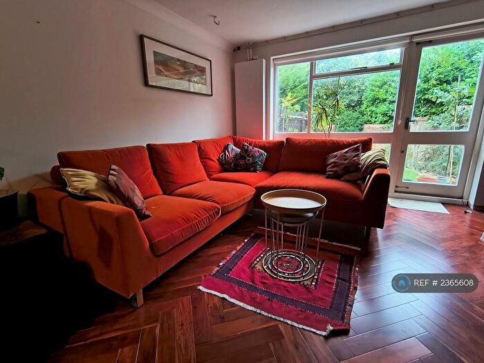 3 Bedroom End Of Terrace House To Rent In Inglewood, Croydon, CR0