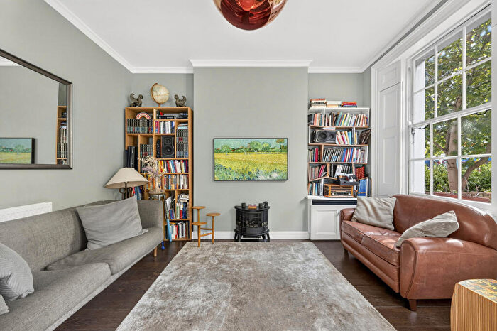 2 Bedroom Apartment For Sale In Caledonian Road, London, N1