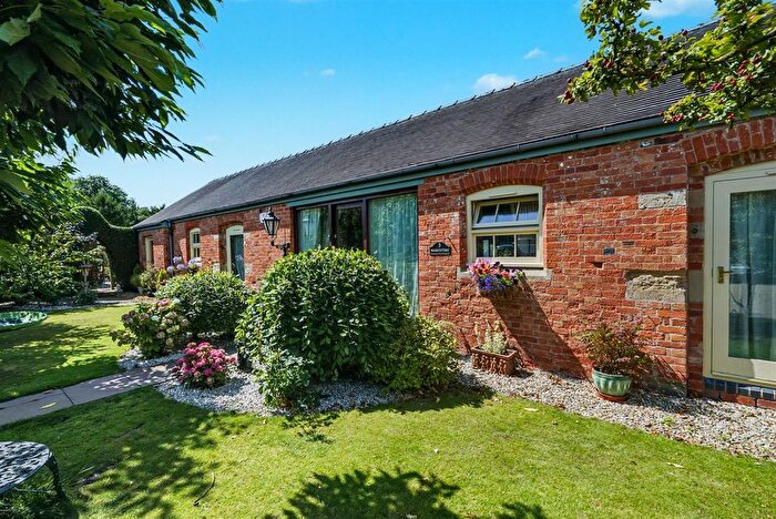 3 Bedroom Bungalow For Sale In Home Farm Courtyard, Castle Donington, DE74