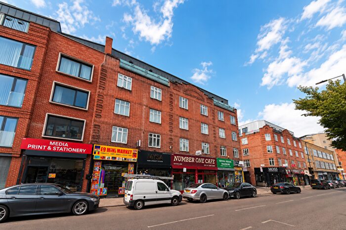 2 Bedroom Flat For Sale In Well Street, London, E9
