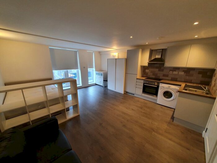 Studio To Rent In Brent Street, Hendon, London, NW4