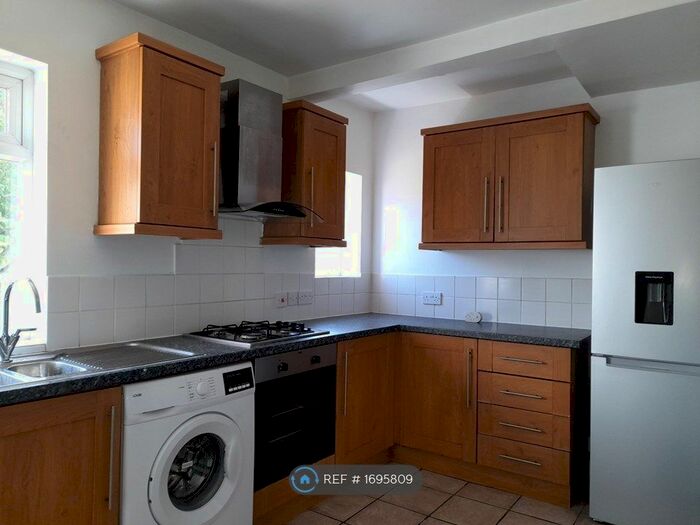 3 Bedroom Terraced House To Rent In Springfield Road, Nottingham, NG15