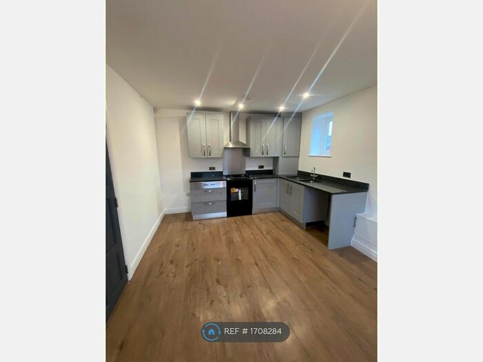 2 Bedroom Flat To Rent In Outwood Road, Manchester, M26