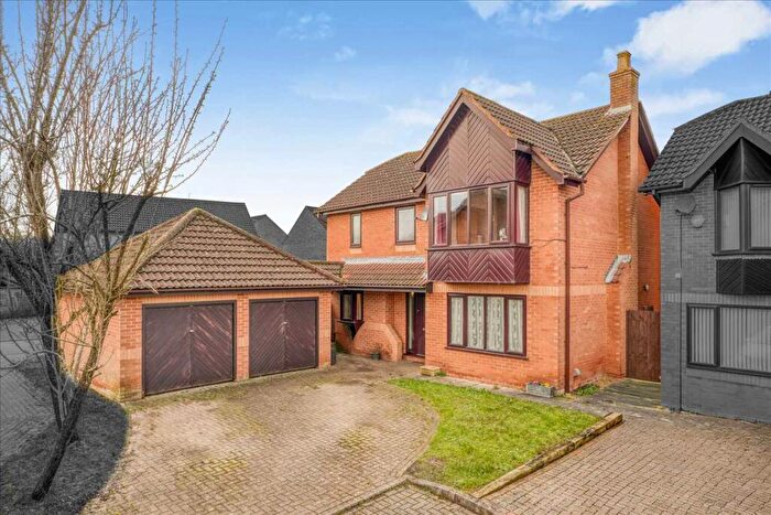 4 Bedroom Detached House For Sale In Kinnear Close, Crownhill, Milton Keynes, MK8