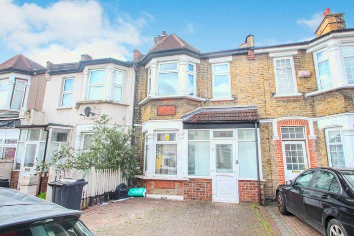 3 Bedroom Property To Rent In Richmond Road, Ilford, IG1