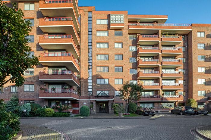 2 Bedroom Flat To Rent In Regent House, Windsor Way, London, W14