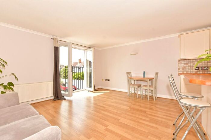 2 Bedroom Apartment For Sale In Newmans Close, Hythe, Kent, CT21
