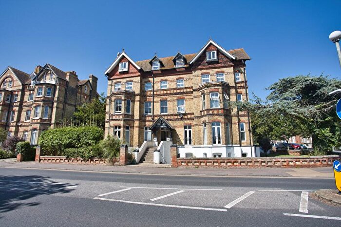 2 Bedroom Flat For Sale In Sandgate Road, Folkestone, CT20