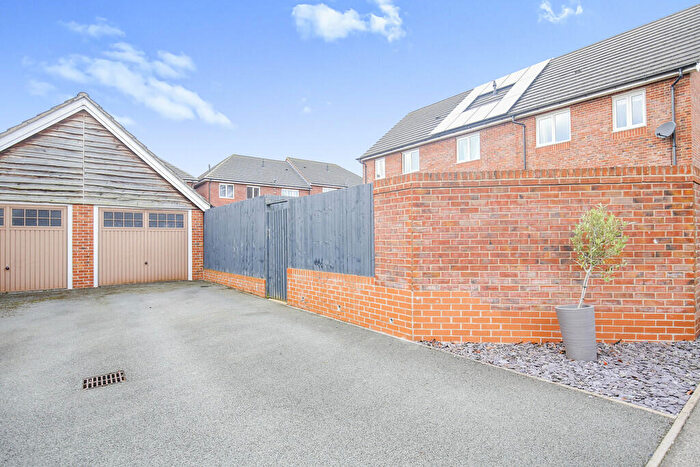3 Bedroom End Of Terrace House For Sale In Bowler Close, Atherstone, CV9