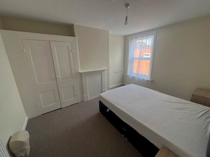 Studio To Rent In Oxford Avenue, SO14