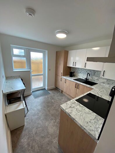3 Bedroom Flat To Rent In Bath Road, Bristol, BS4