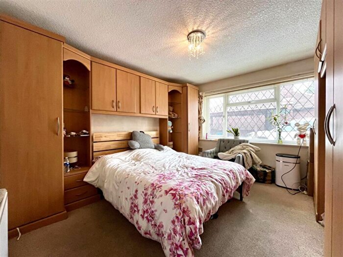 2 Bedroom Bungalow To Rent In South Grove, Sale, M33