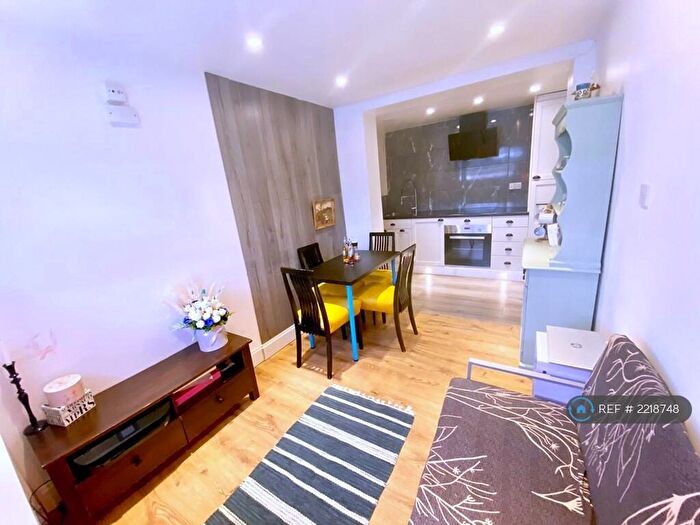 2 Bedroom Maisonette To Rent In Hatton Avenue, Slough, SL2