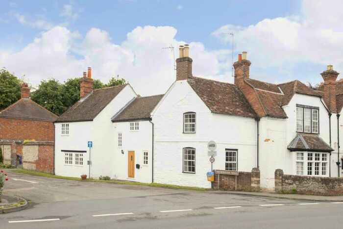 2 Bedroom Cottage To Rent In Warborough Road, Shillingford, OX10