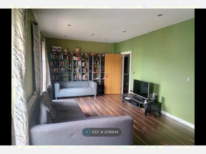 3 Bedroom Flat To Rent In Bournebrook Grove, Romford, RM7