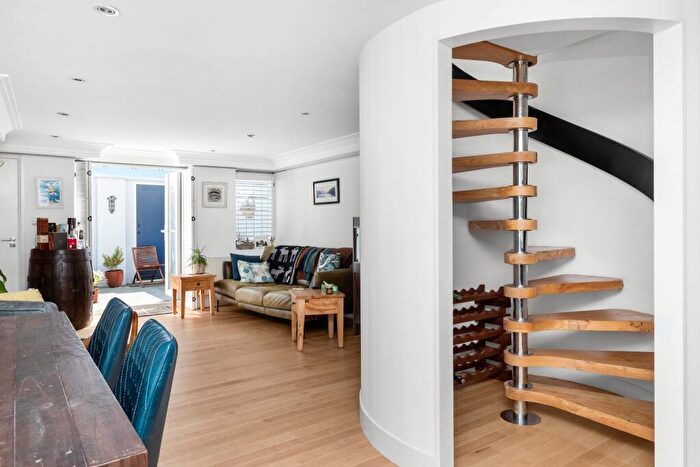 2 Bedroom Terraced House For Sale In New Road, Shoreham Town Centre, BN43