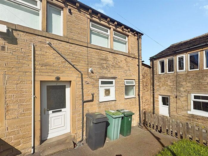 1 Bedroom Flat To Rent In Swallow Lane, Golcar, Huddersfield, HD7