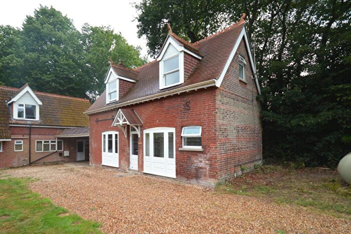 2 Bedroom Detached House To Rent In Bosham, Chichester, PO18