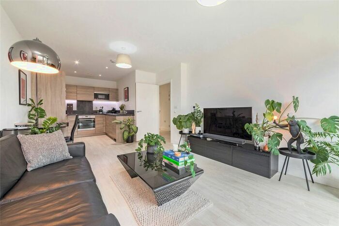 1 Bedroom Flat For Sale In Copenhagen Court, Pell Street, SE8