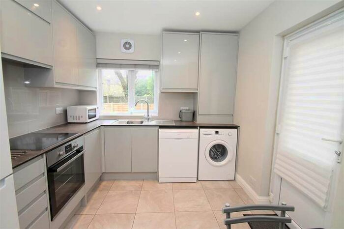 2 Bedroom Maisonette Flat To Rent In Conway Road, Southgate, London N14
