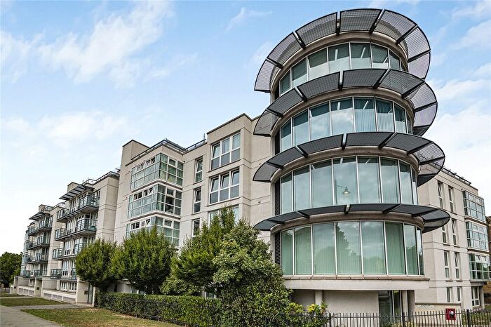 2 Bedroom Flat For Sale In Phoenix Way, Wandsworth, London, SW18