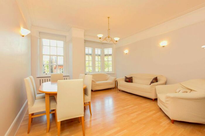 4 Bedroom Flat To Rent In Coleherne Court, Earls Court, London, SW5