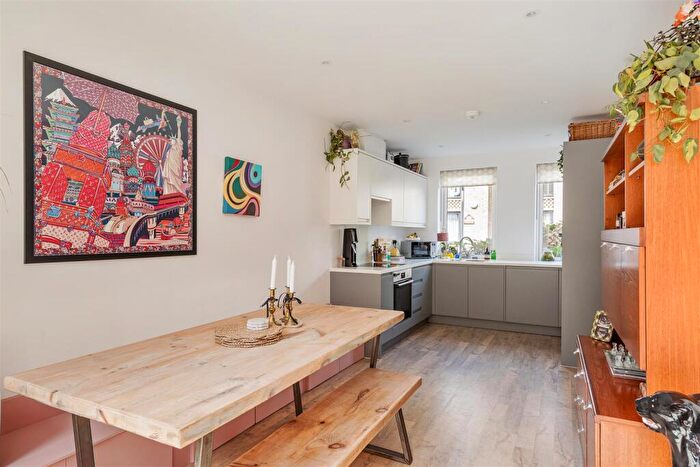 3 Bedroom Flat For Sale In Kempton Mews, East Ham, E6