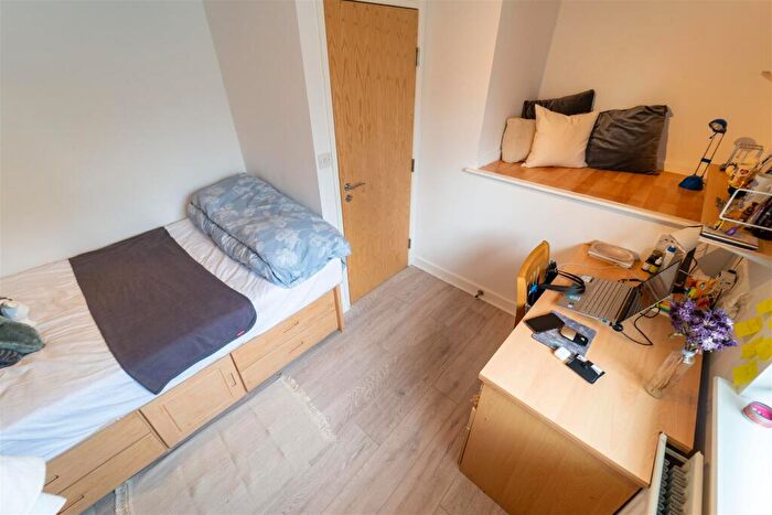 5 Bedroom House To Rent In Leeson Walk, Birmingham, B17