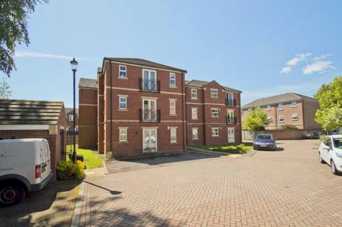 2 Bedroom Flat To Rent In Lawson Wood Drive, Meanwood, Leeds, LS6