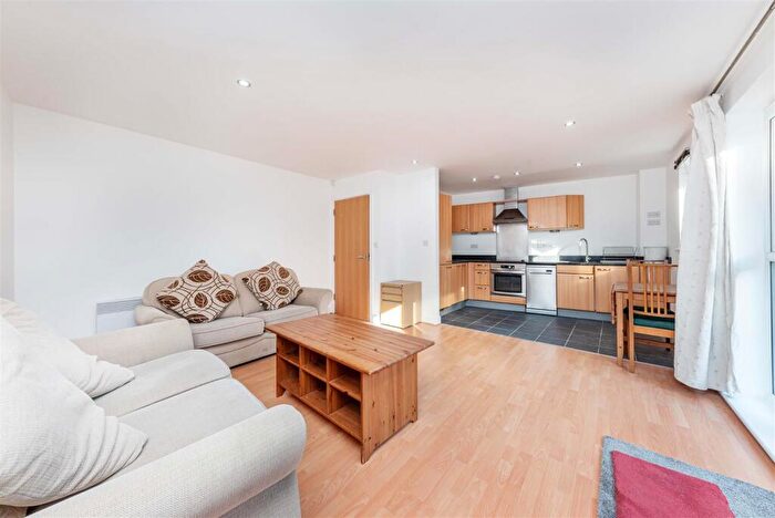 2 Bedroom Flat To Rent In Morton Close, London, E1