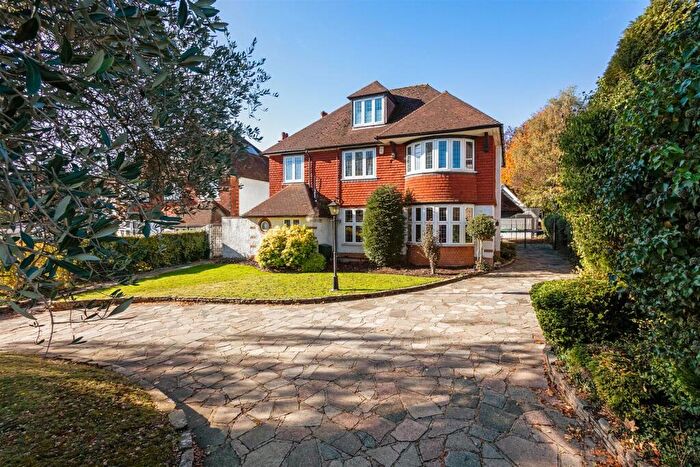 6 Bedroom Detached House For Sale In Woodcote Grove Road, Coulsdon, CR5