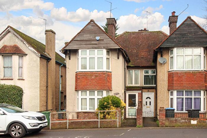 3 Bedroom Semi-Detached House For Sale In Midland Road, Hemel Hempstead, HP2