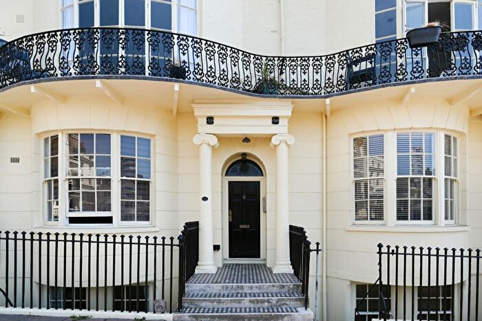 2 Bedroom Flat For Sale In Regency Square, Brighton, BN1