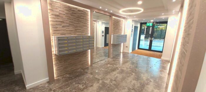 2 Bedroom Flat For Sale In London Road, Camberley, GU15