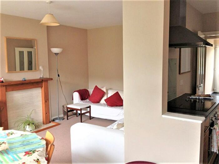4 Bedroom Semi-Detached House To Rent In Wellman Croft, Selly Oak, Birmingham, B29