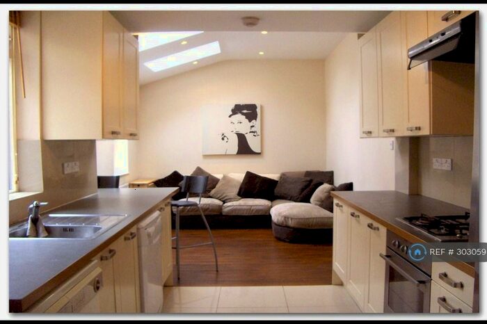 7 Bedroom Terraced House To Rent In Bute Ave, Nottingham, NG7