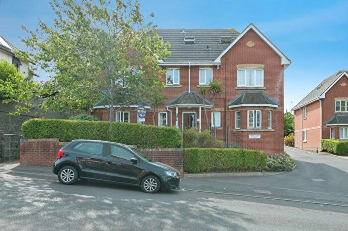 2 Bedroom Flat For Sale In Albert Road, Poole, Dorset, BH12