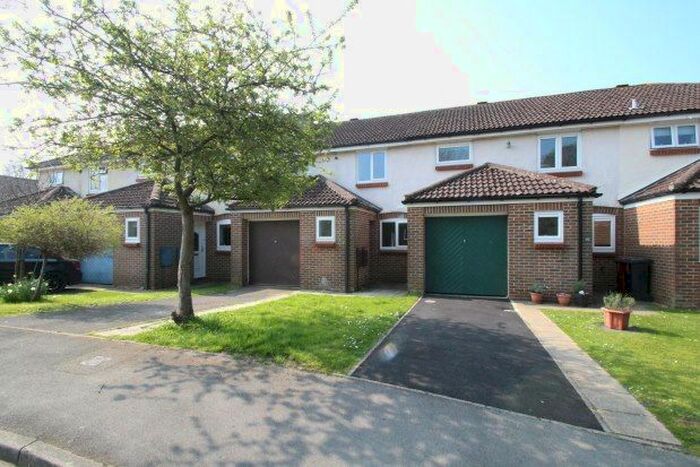 3 Bedroom Property To Rent In Oakwood Close, Midhurst, GU29