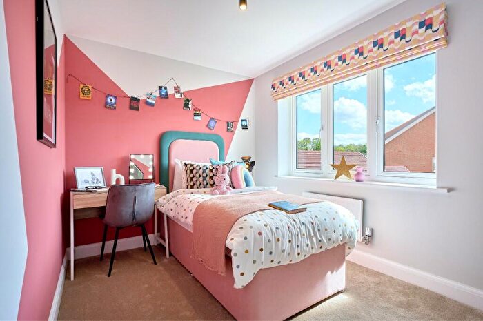 4 Bedroom Detached House For Sale In Peacock Avenue Basingstoke, RG23
